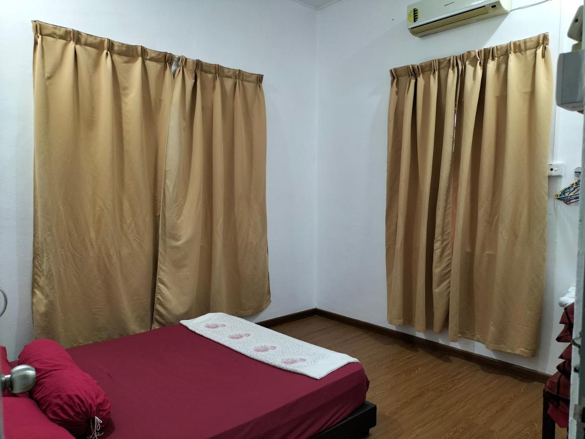 Che Na Homestay Pontian Pontian Kecil Extérieur photo